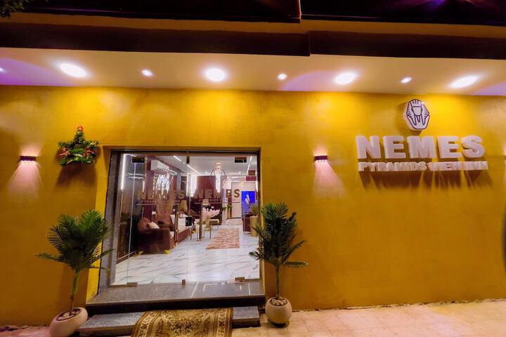 Nemes Pyramids View INN