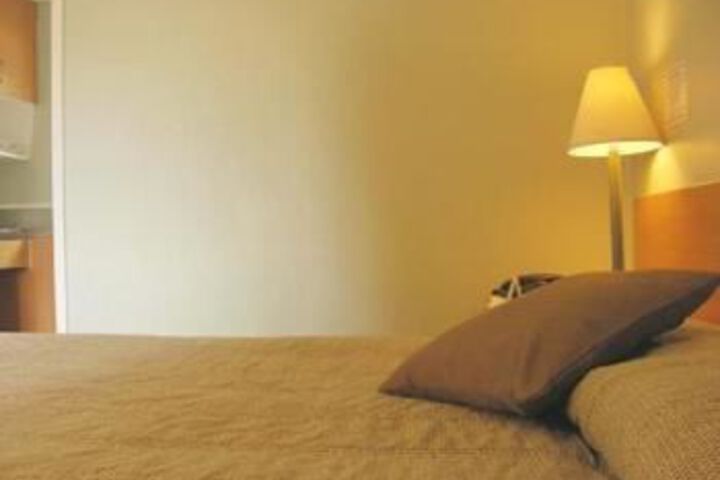 Room 12 of 25