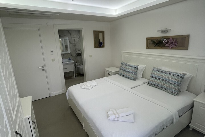 Room 8 of 30