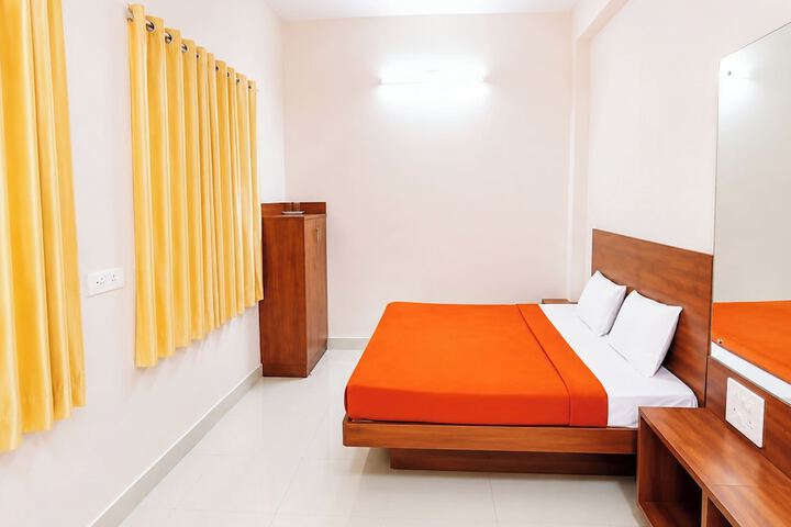 Room 8 of 16