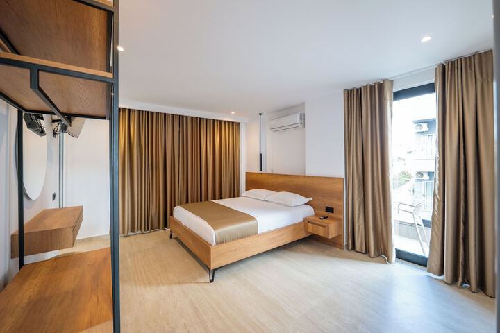 Room 3 of 74