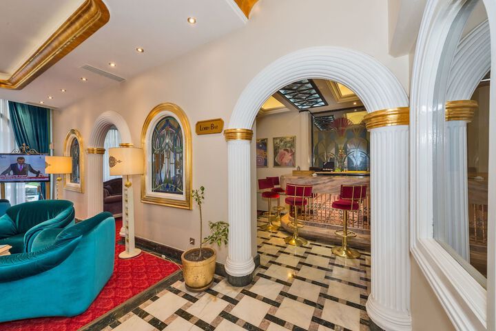 Entrance & Lobby