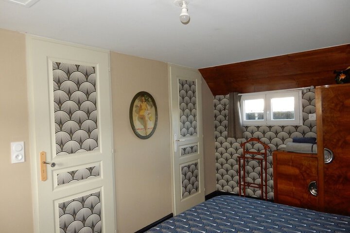 Room 6 of 122