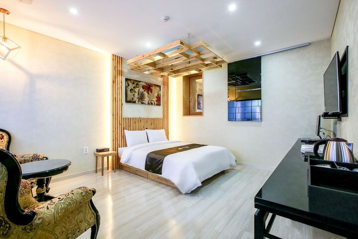 Room 10 of 39