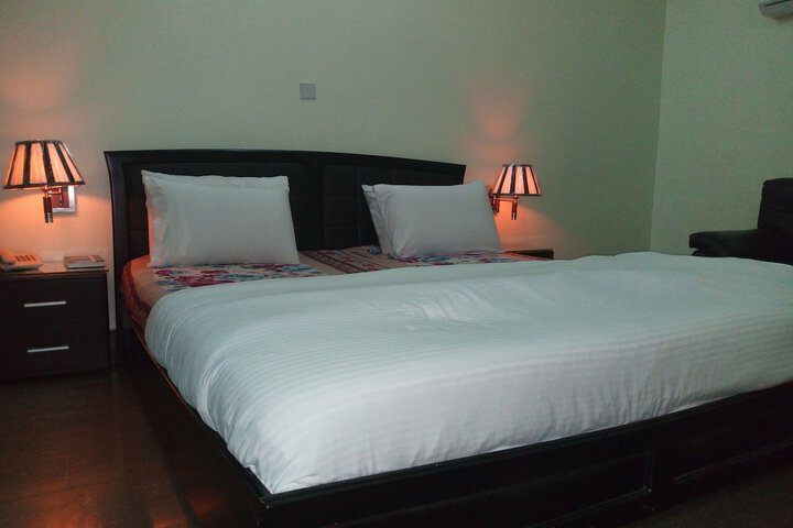 Room 9 of 24