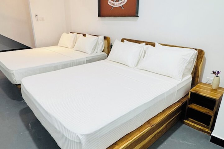 Room 2 of 32