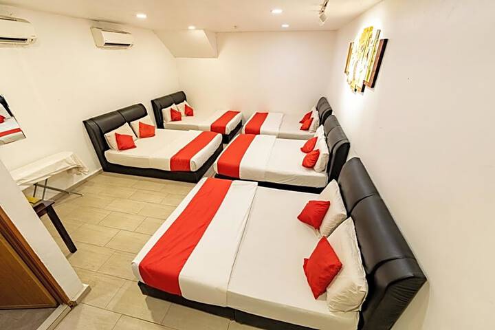 Mary J Hotel Family 10 pax room