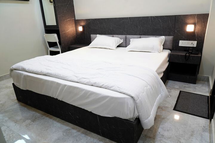 Room 9 of 28