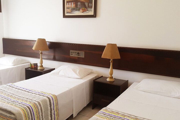 Room 6 of 32
