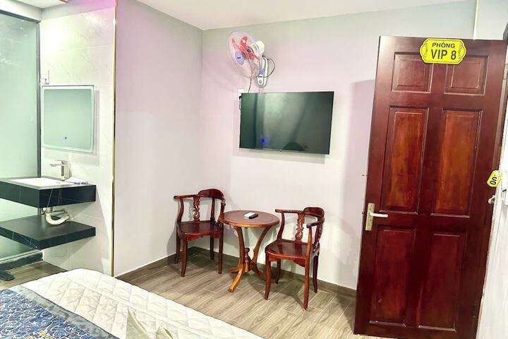 Room 6 of 6