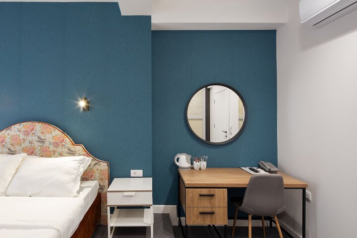 Room 14 of 110