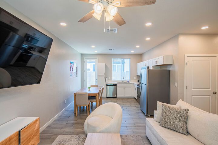 The One Luxury Stay with Pool and Gym in Glendale, AZ