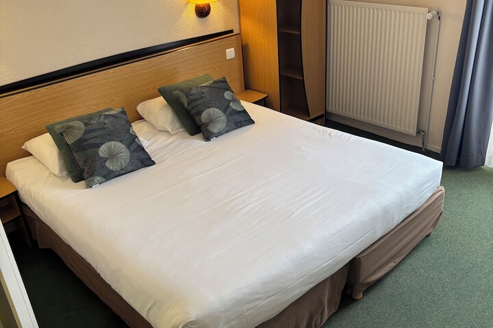Room 27 of 108