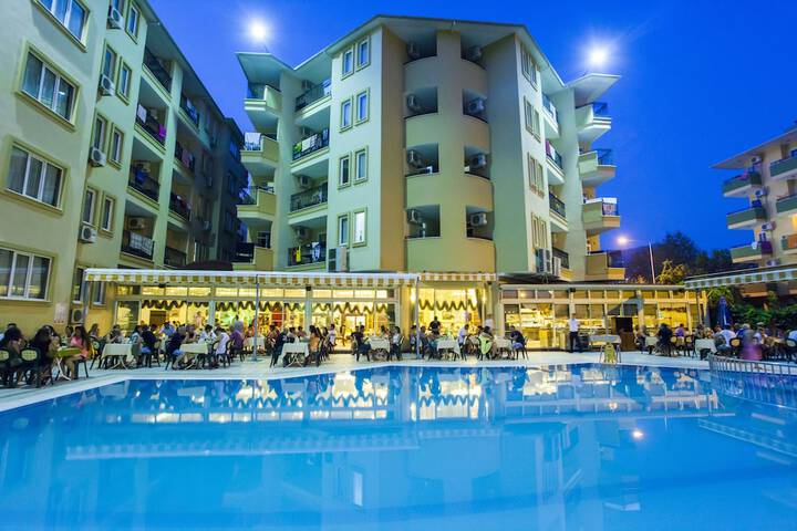 Pools & Facilities