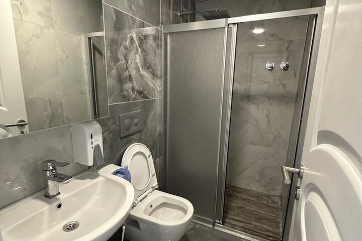 Room 9 of 15
