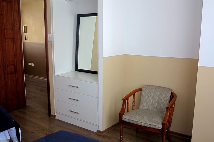 Room 25 of 102