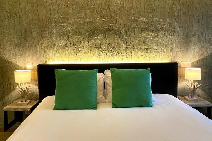 Room 7 of 65