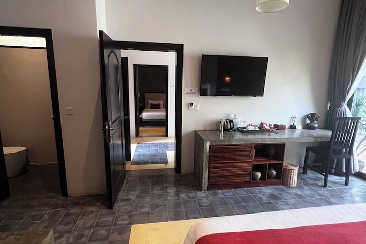 Room 42 of 174