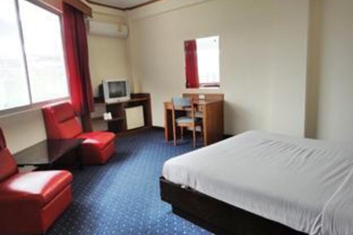 Thaksin Hotel