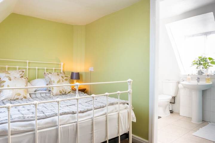Room 7 of 19