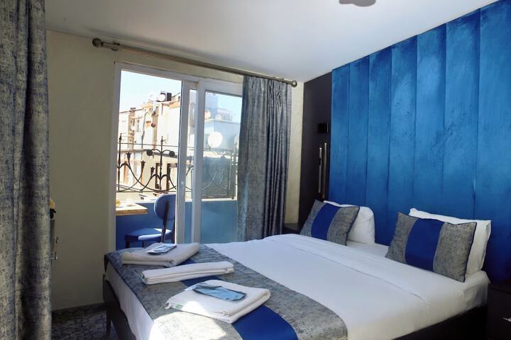 Room 32 of 58