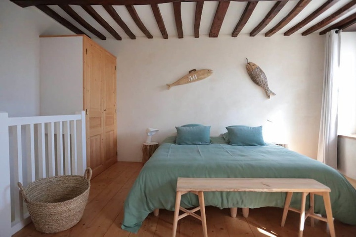 Room 4 of 18