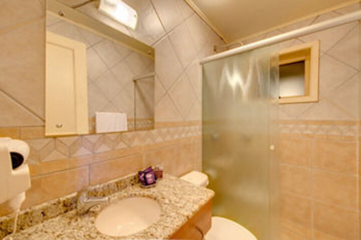 Room 6 of 40