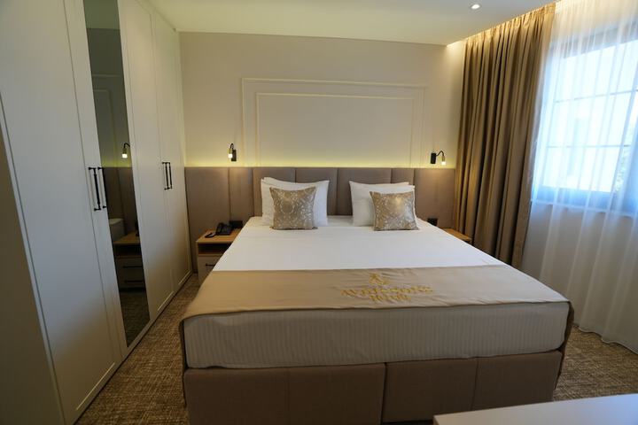 Room 32 of 51