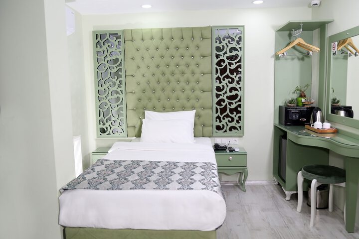 Room 5 of 42