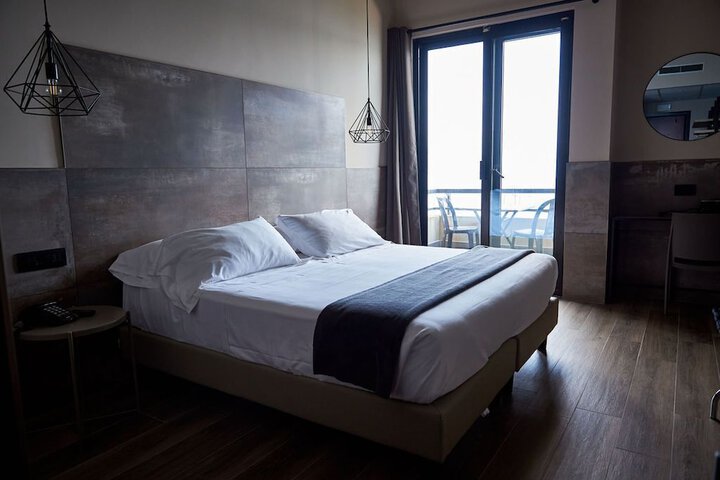 Room 15 of 38