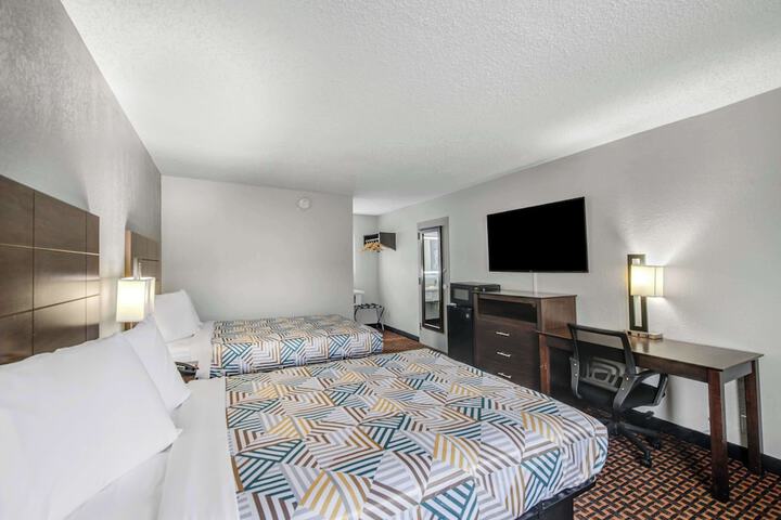 Deluxe Room 2 Double Beds Refrigerator, Microwave (2 of 11)