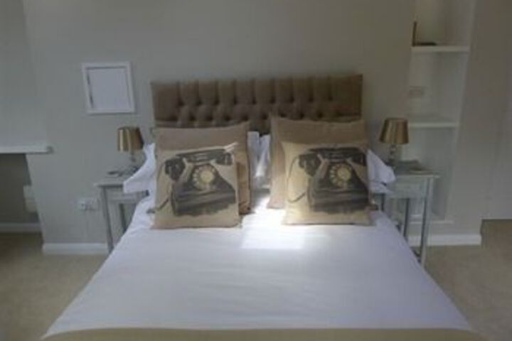 Room 7 of 12