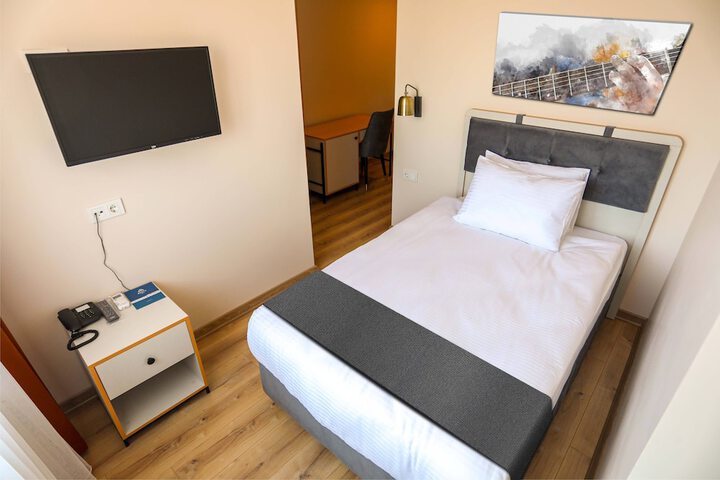 Room 3 of 17
