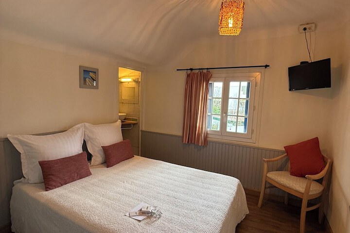 Room 8 of 27