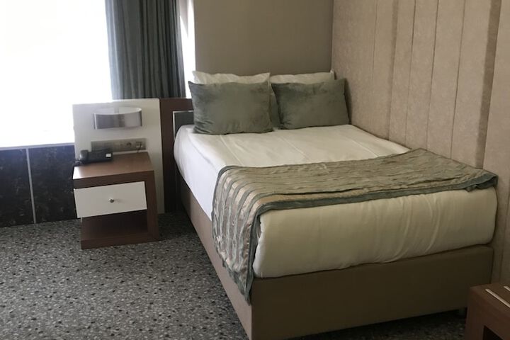 Room 8 of 21