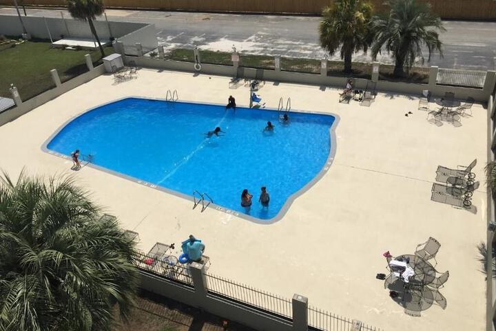 Pool 25 of 39