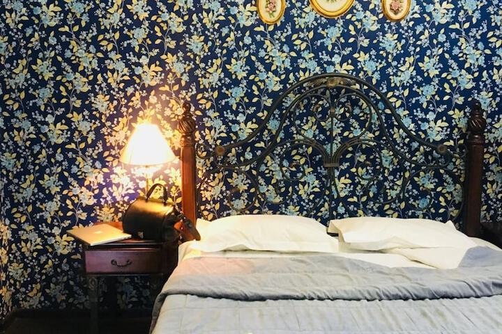 Room 16 of 32