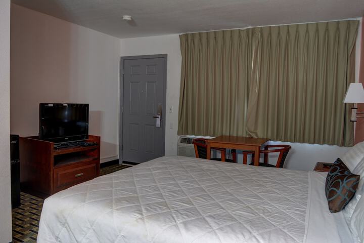 Room 9 of 17