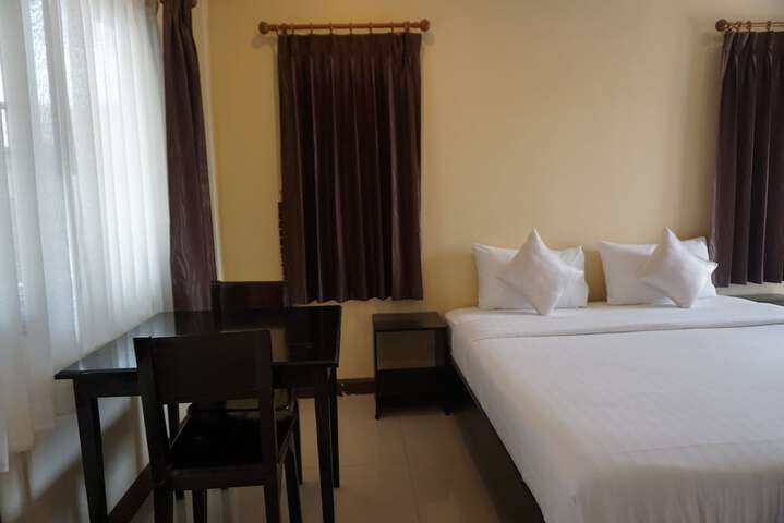 Room 8 of 42