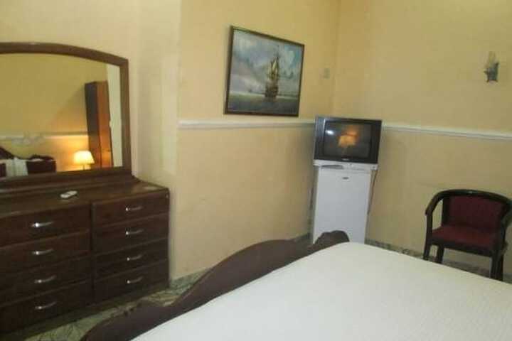 Room 5 of 16