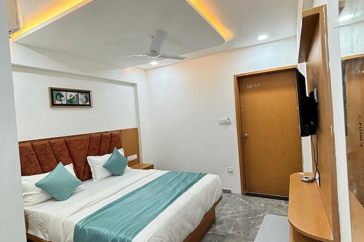 Room 10 of 26