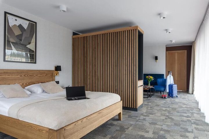 Room 10 of 62