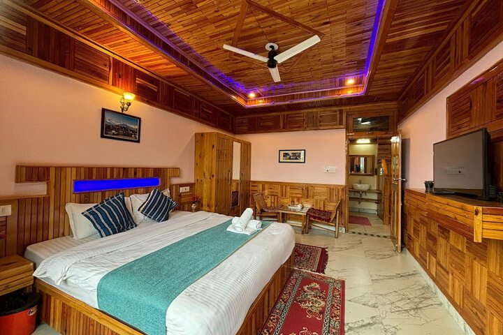Room 6 of 27