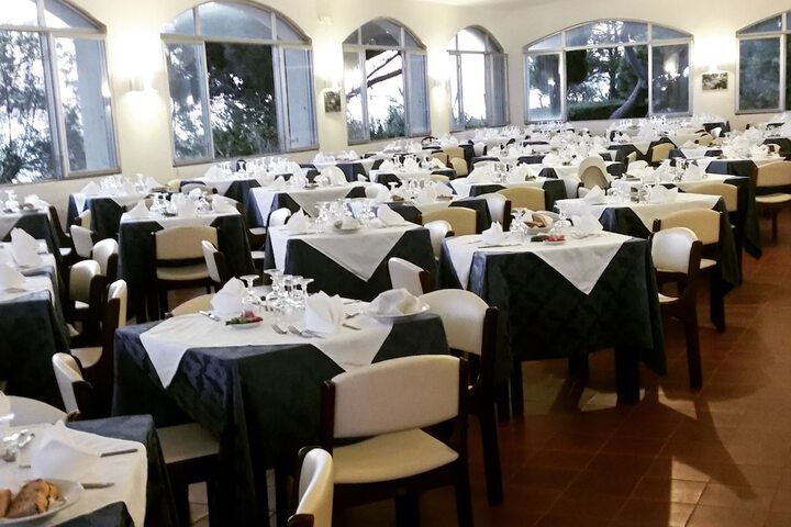 Dining 9 of 15
