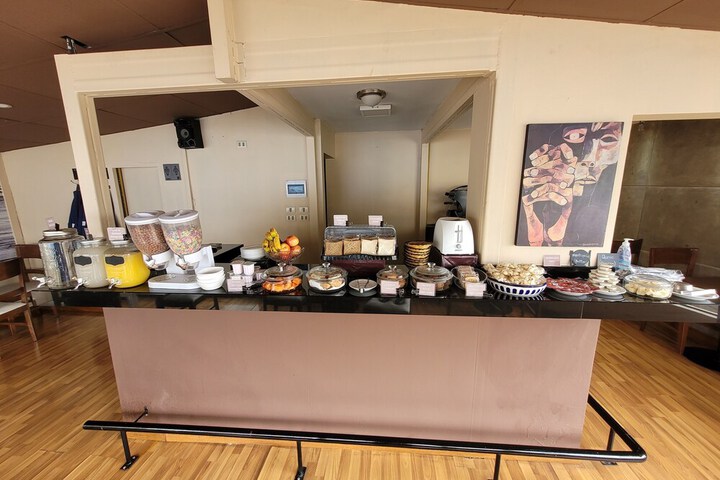 Breakfast/Coffee Service 33 of 39