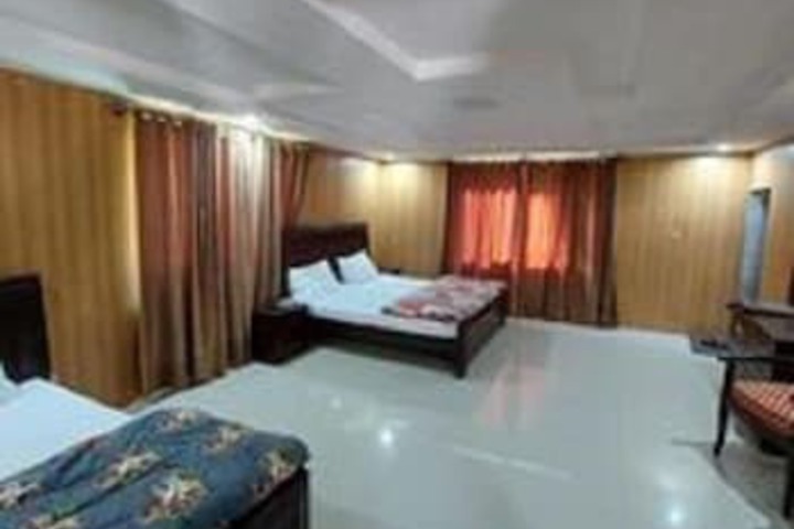 Room 4 of 9