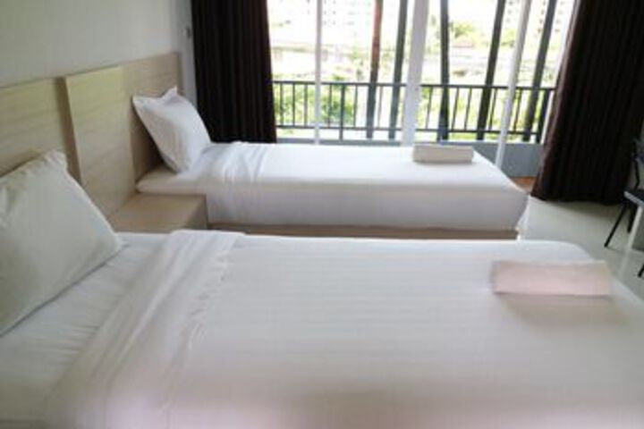 Room 13 of 22