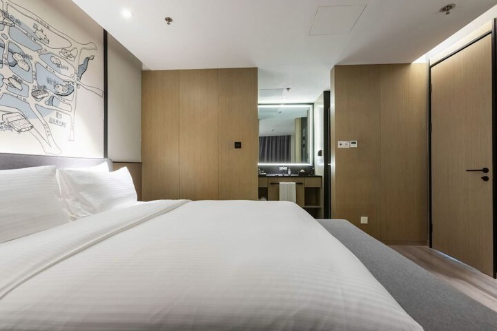Room 16 of 20