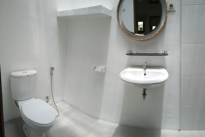 Room 10 of 27