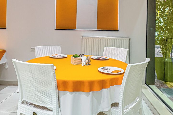 Dining 48 of 75